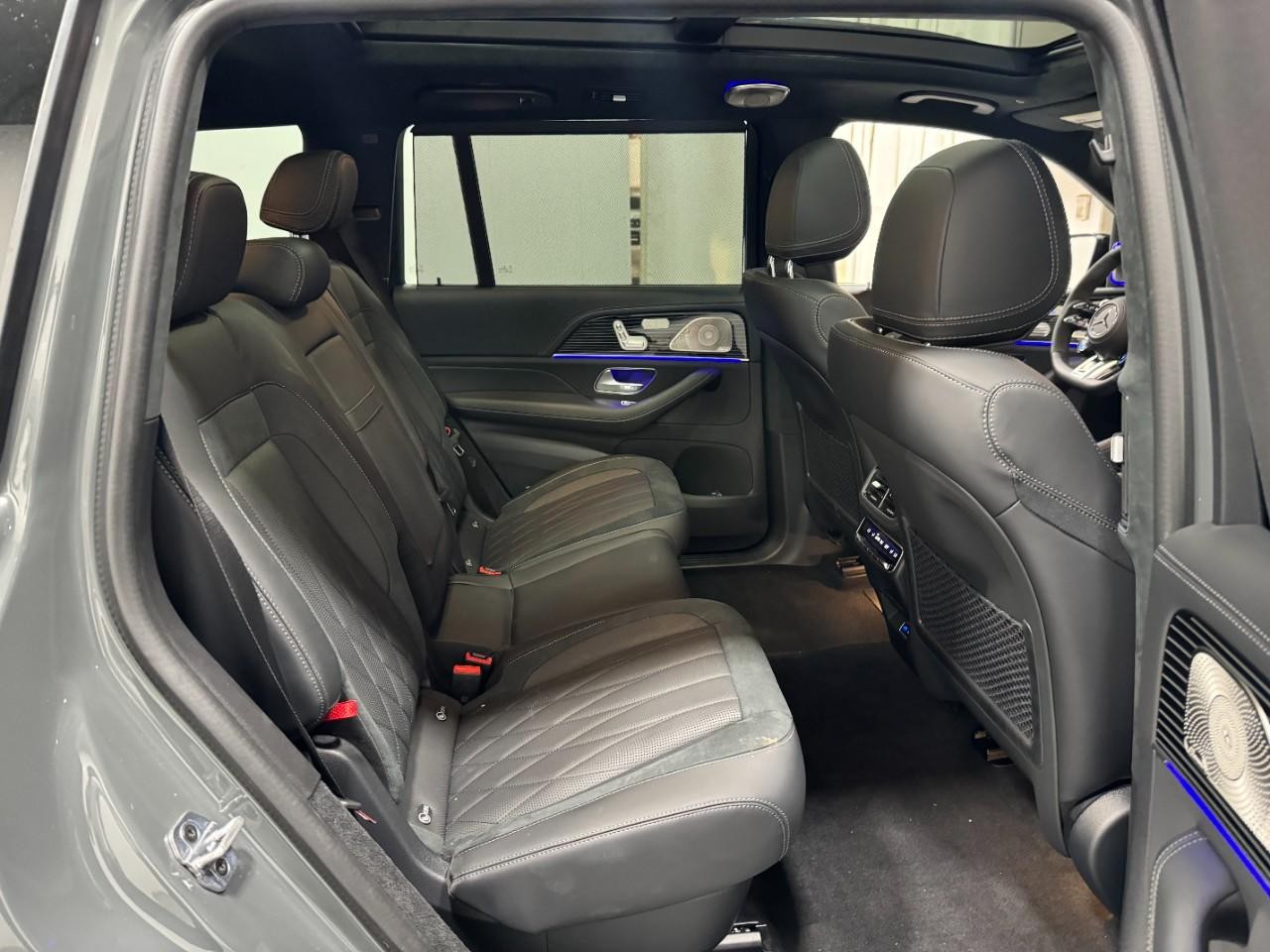 Mercedes-Benz GLS Vehicle Full-screen Gallery Image 12