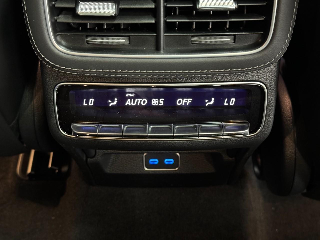 Mercedes-Benz GLS Vehicle Full-screen Gallery Image 13