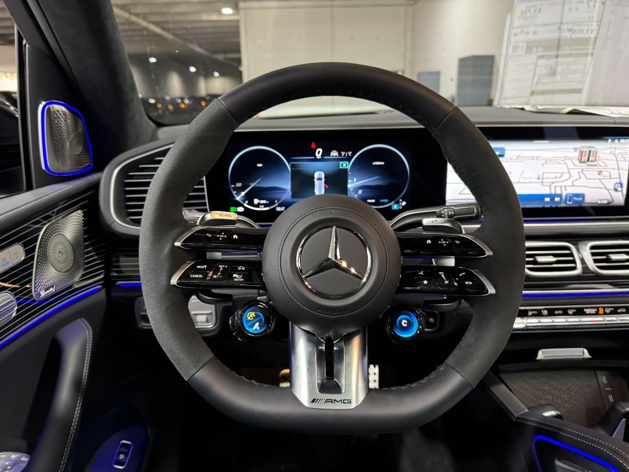 Mercedes-Benz GLS Vehicle Full-screen Gallery Image 16