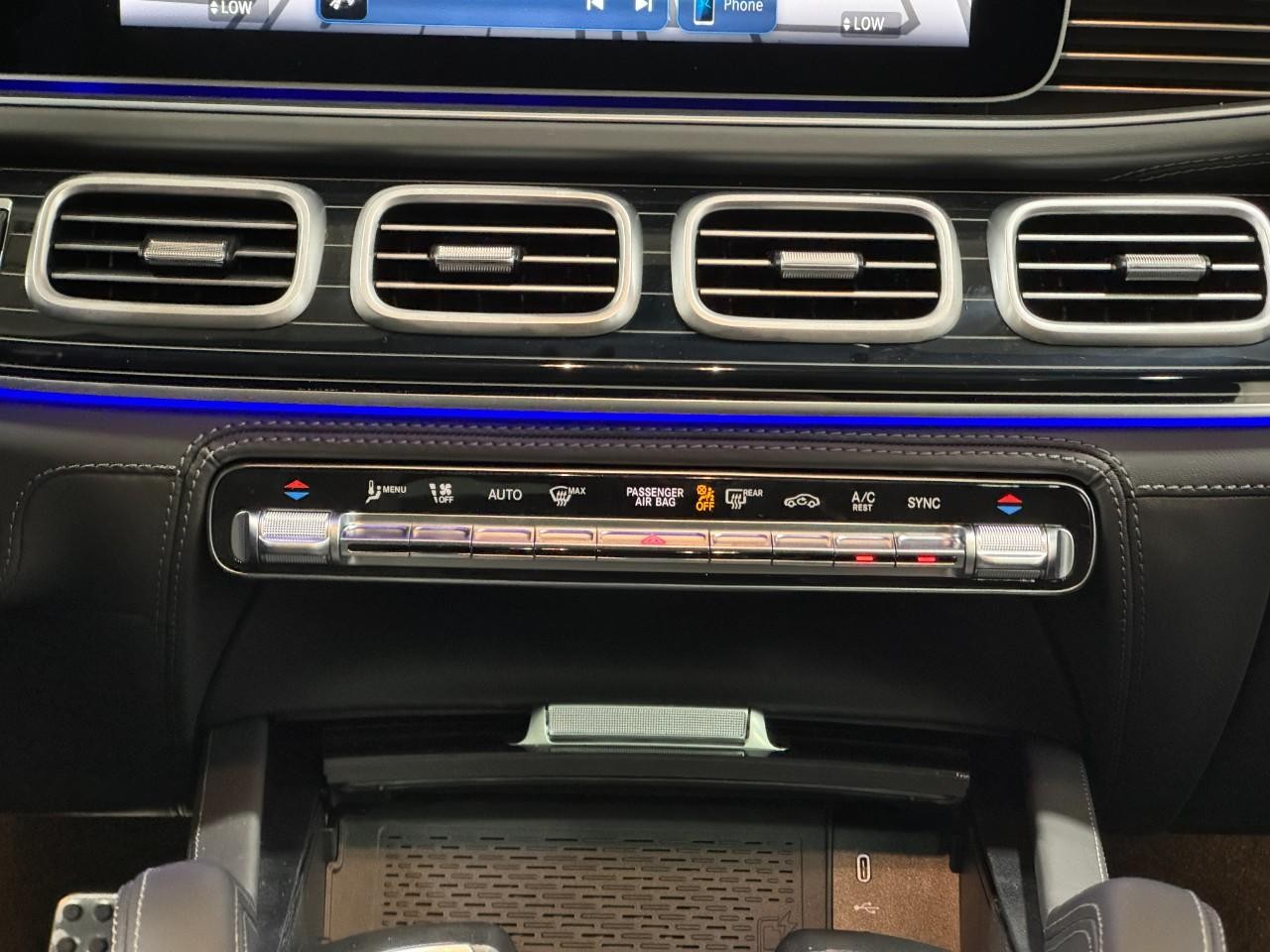 Mercedes-Benz GLS Vehicle Full-screen Gallery Image 18