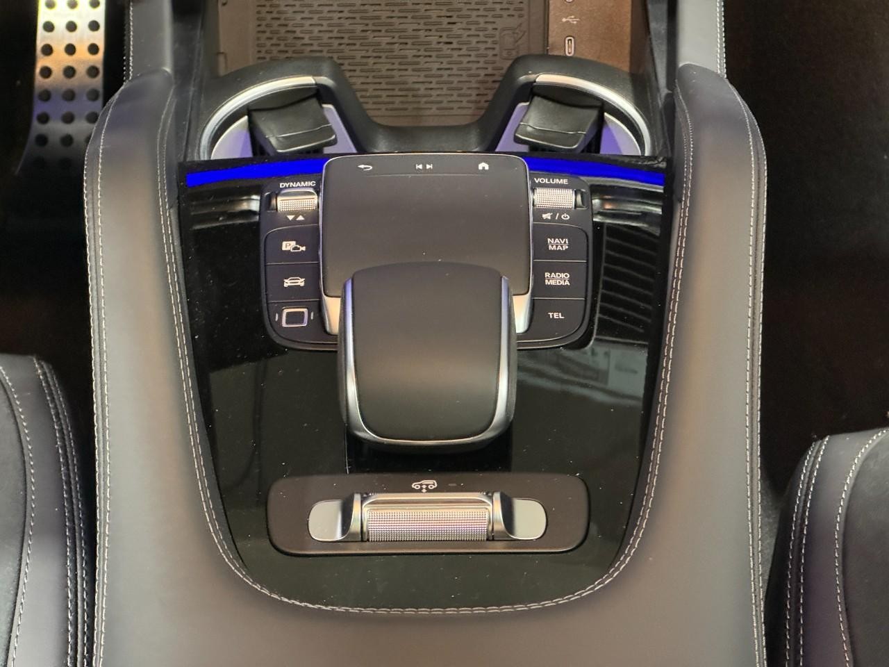 Mercedes-Benz GLS Vehicle Full-screen Gallery Image 19