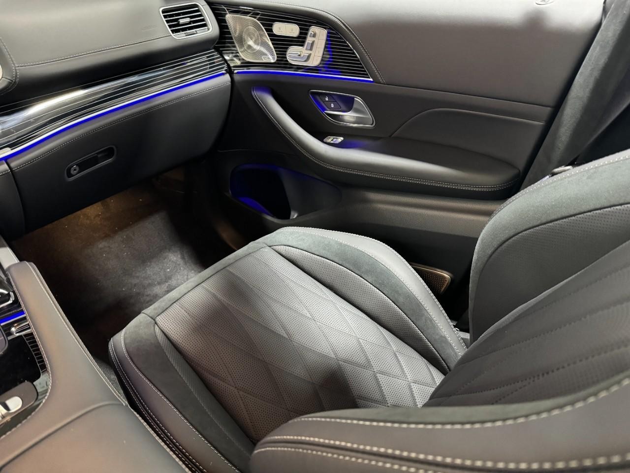 Mercedes-Benz GLS Vehicle Full-screen Gallery Image 20