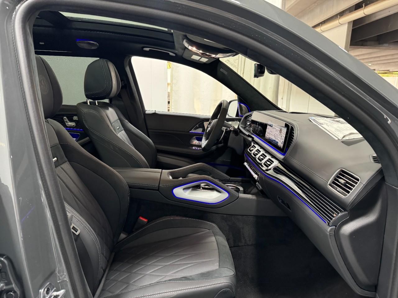 Mercedes-Benz GLS Vehicle Full-screen Gallery Image 21