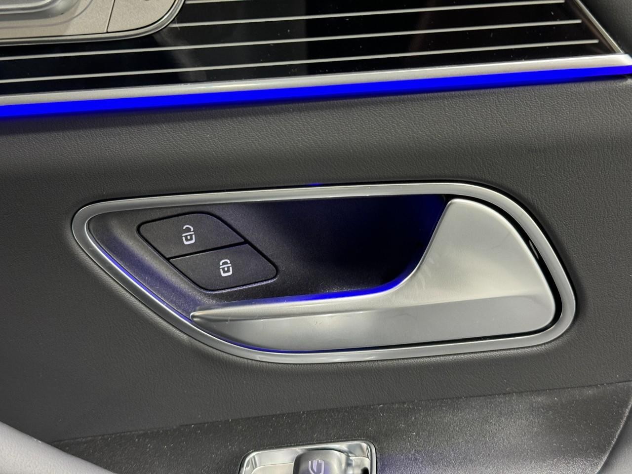 Mercedes-Benz GLS Vehicle Full-screen Gallery Image 24