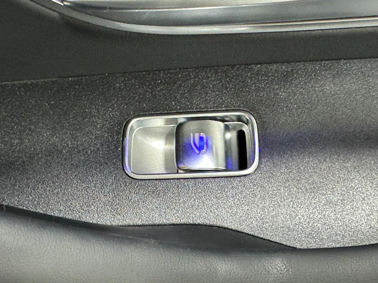 Mercedes-Benz GLS Vehicle Full-screen Gallery Image 25