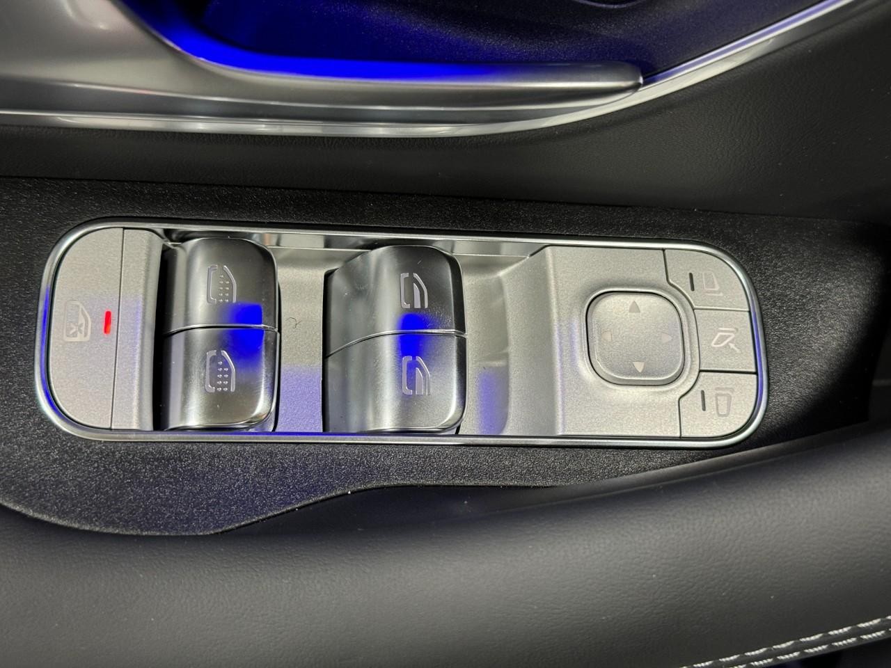 Mercedes-Benz GLS Vehicle Full-screen Gallery Image 29