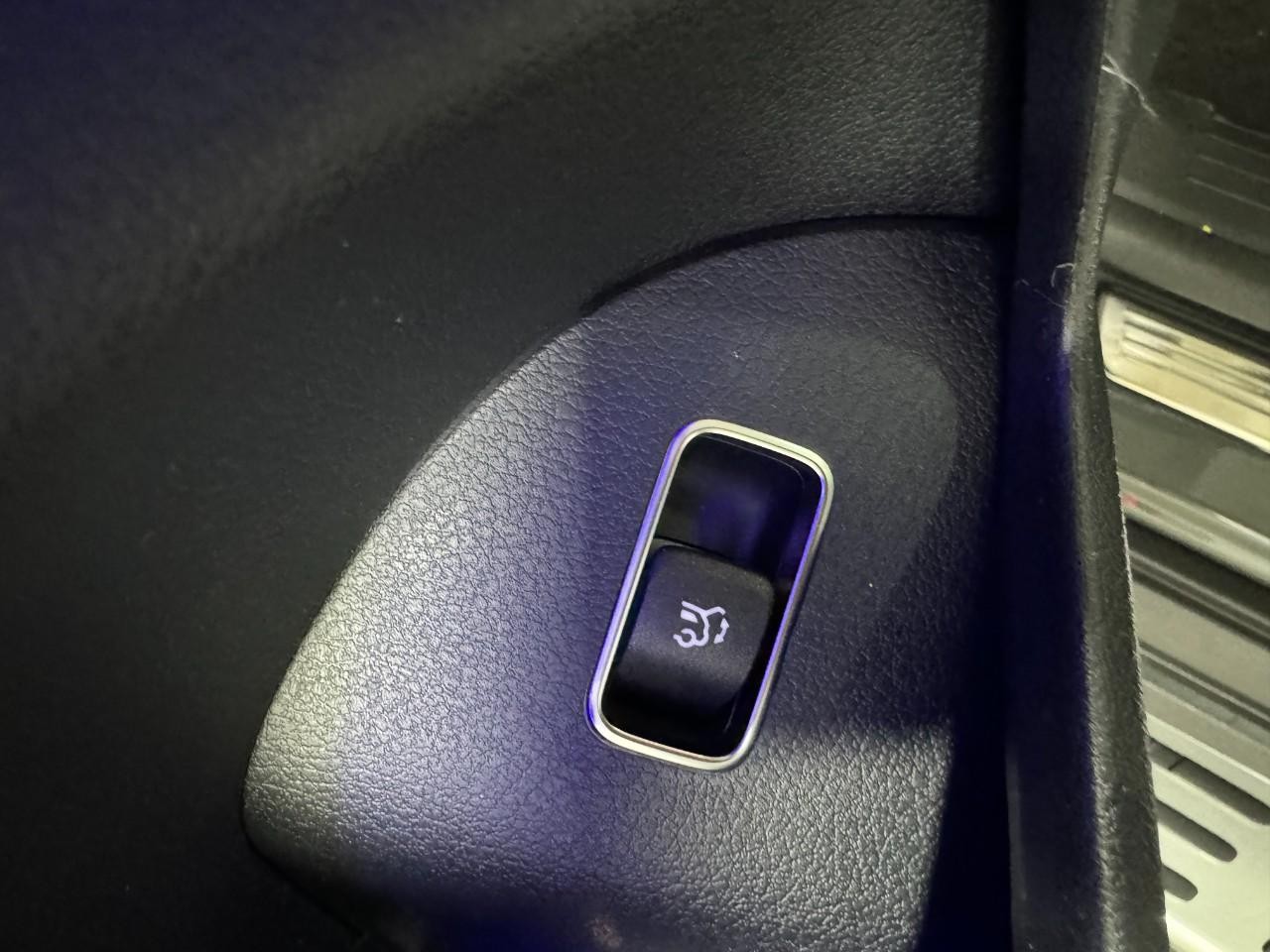 Mercedes-Benz GLS Vehicle Full-screen Gallery Image 30