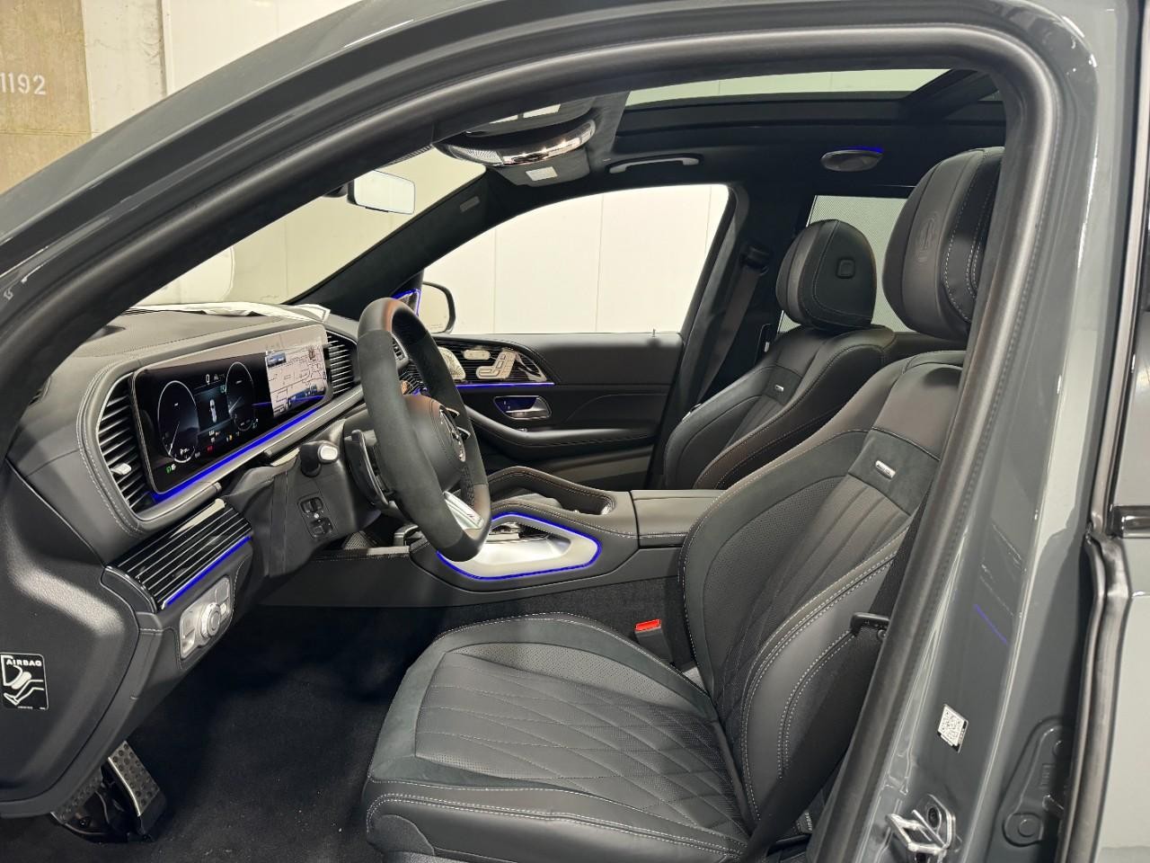 Mercedes-Benz GLS Vehicle Full-screen Gallery Image 31