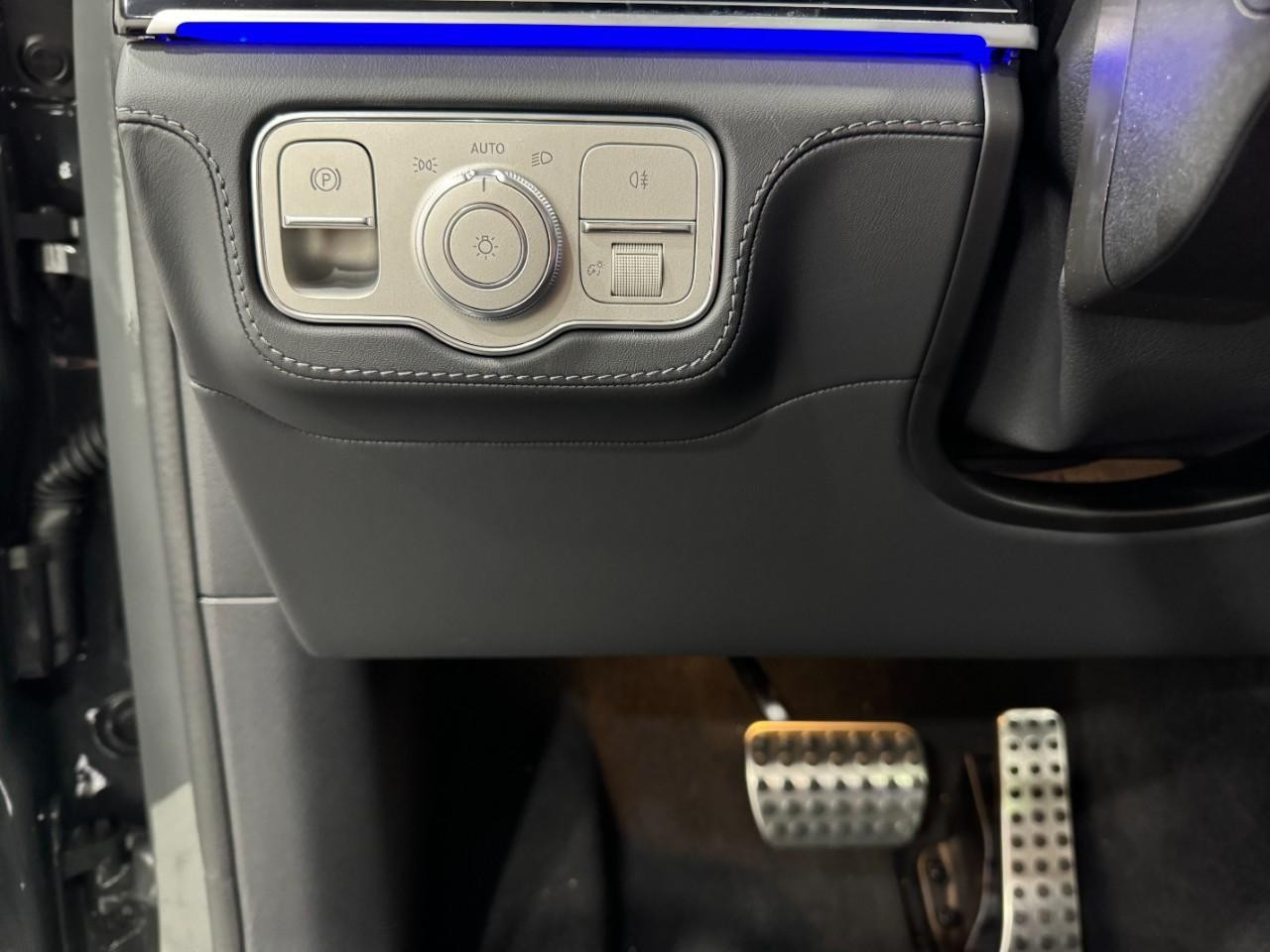 Mercedes-Benz GLS Vehicle Full-screen Gallery Image 33