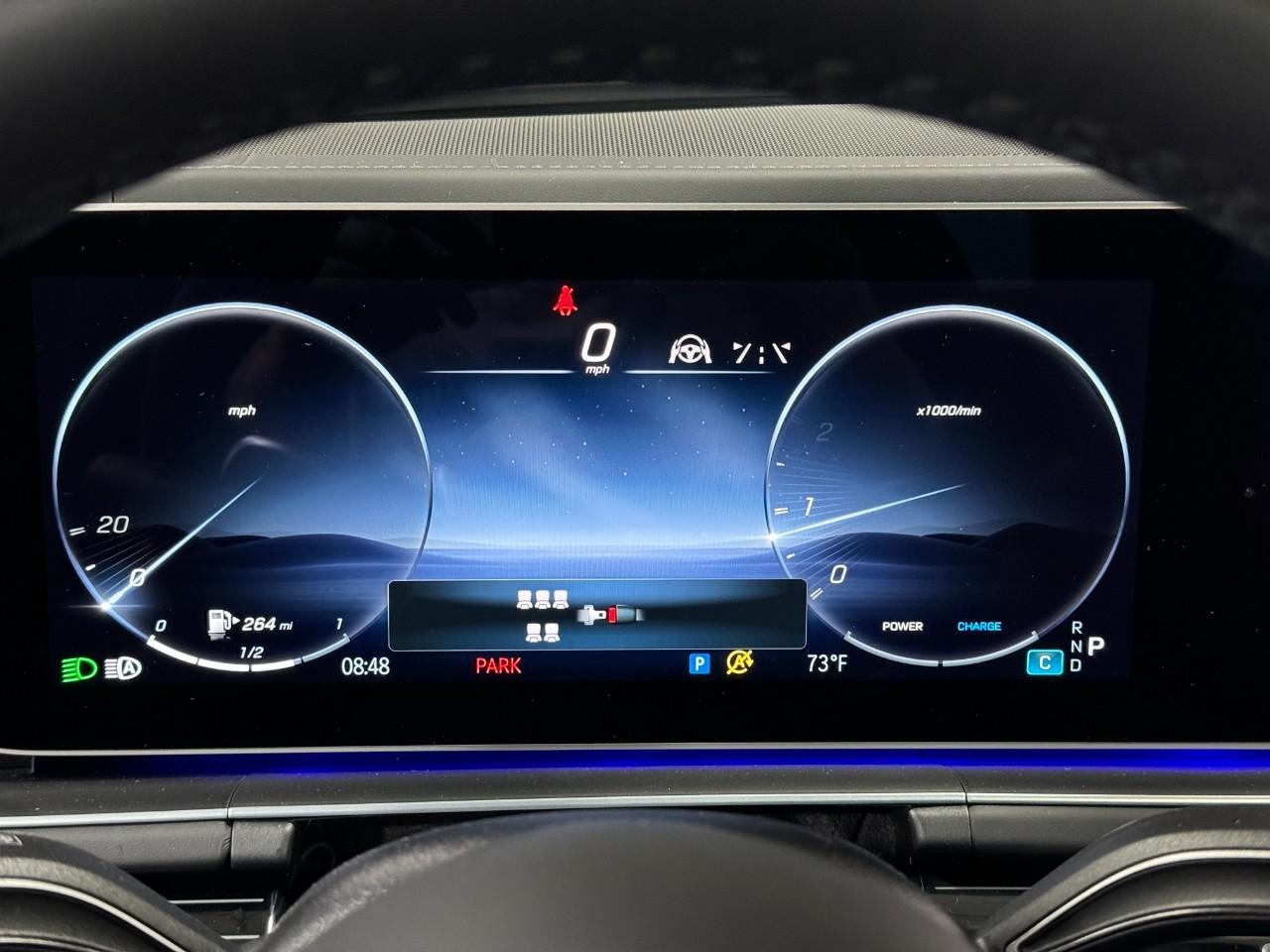 Mercedes-Benz GLS Vehicle Full-screen Gallery Image 36