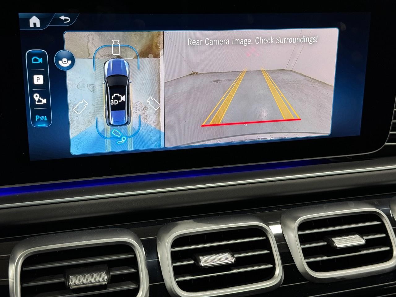 Mercedes-Benz GLS Vehicle Full-screen Gallery Image 38