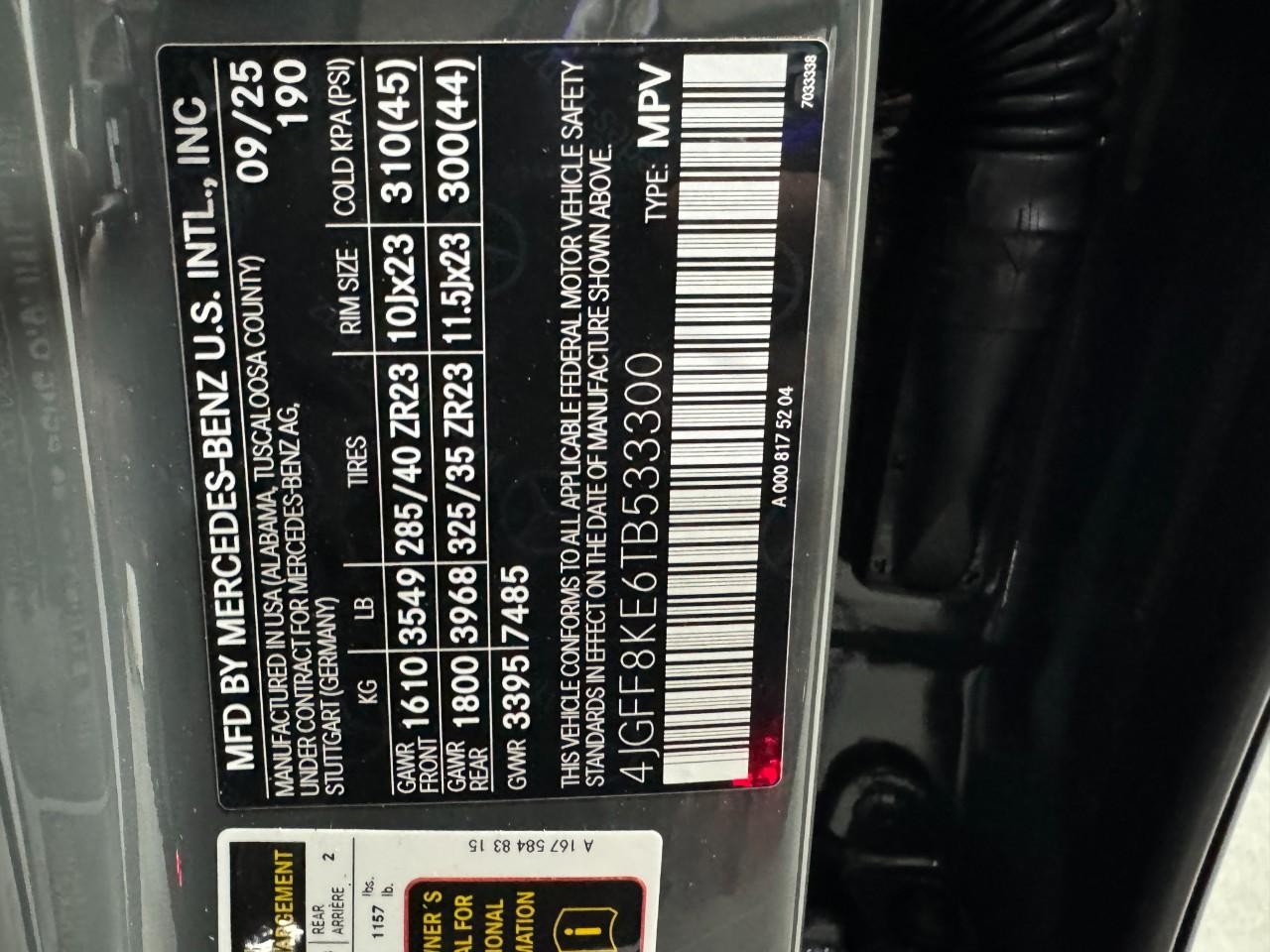 Mercedes-Benz GLS Vehicle Full-screen Gallery Image 39