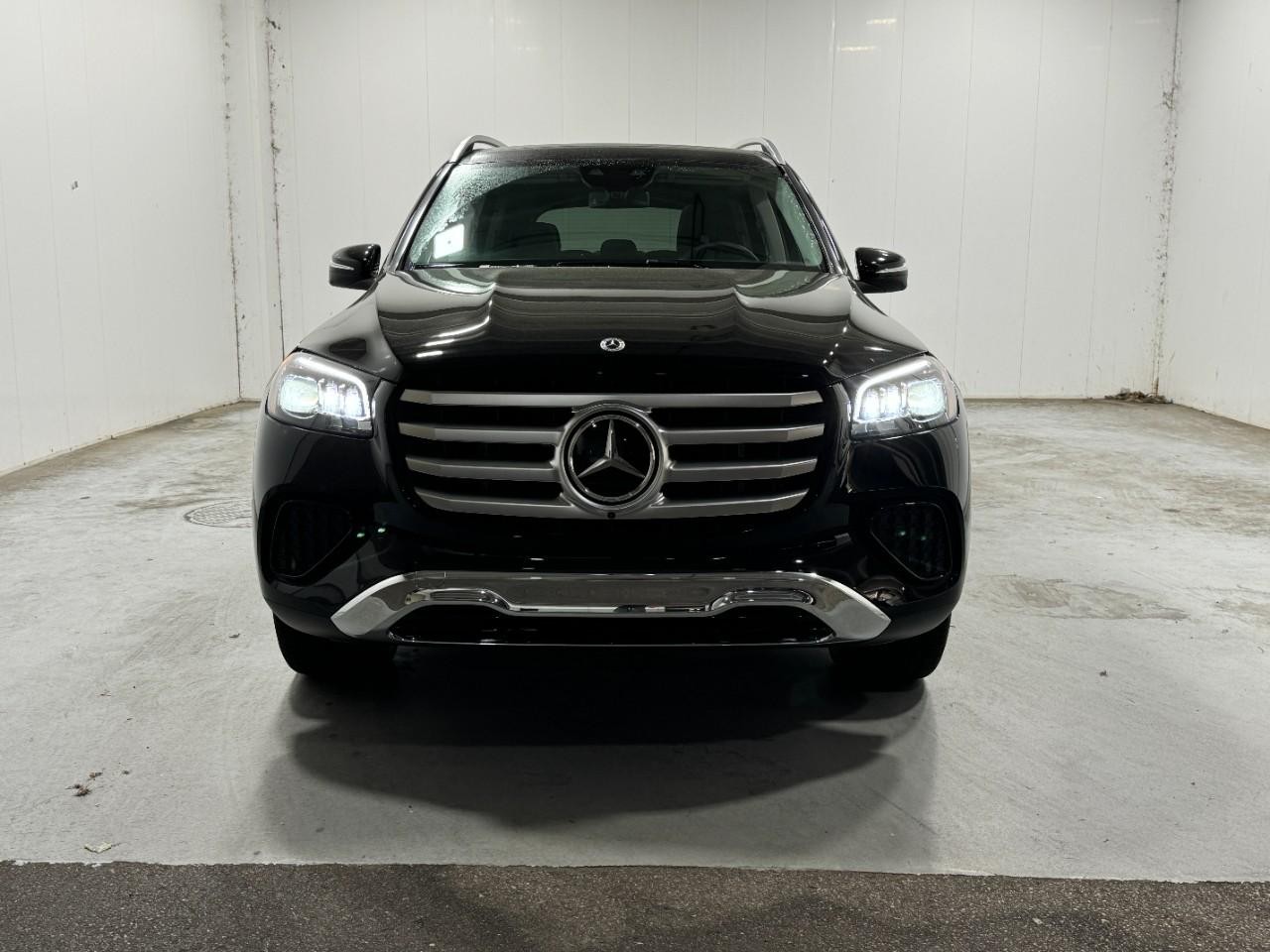 Mercedes-Benz GLS Vehicle Full-screen Gallery Image 7