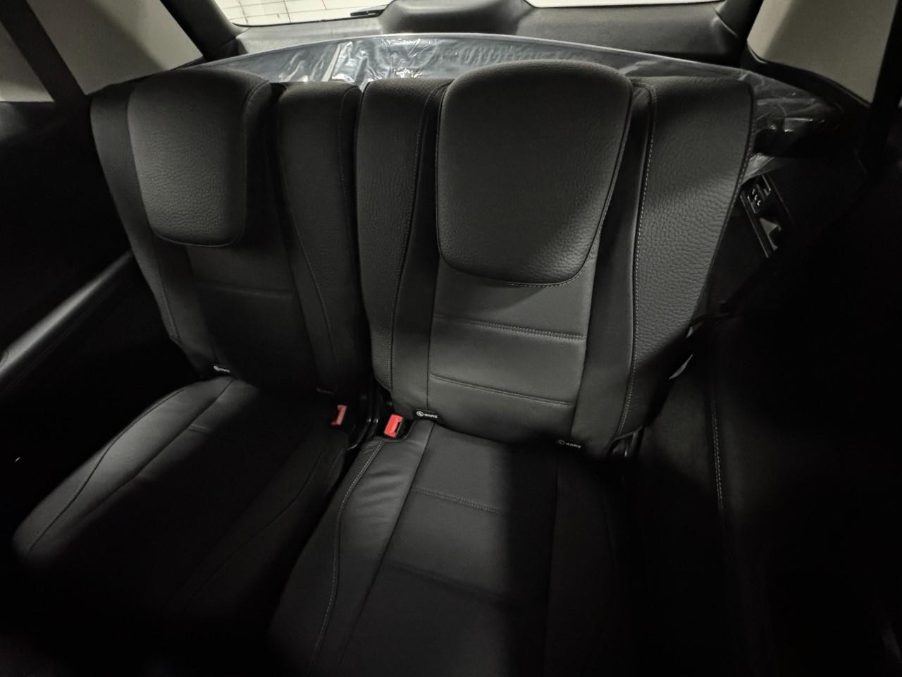 Mercedes-Benz GLS Vehicle Full-screen Gallery Image 8