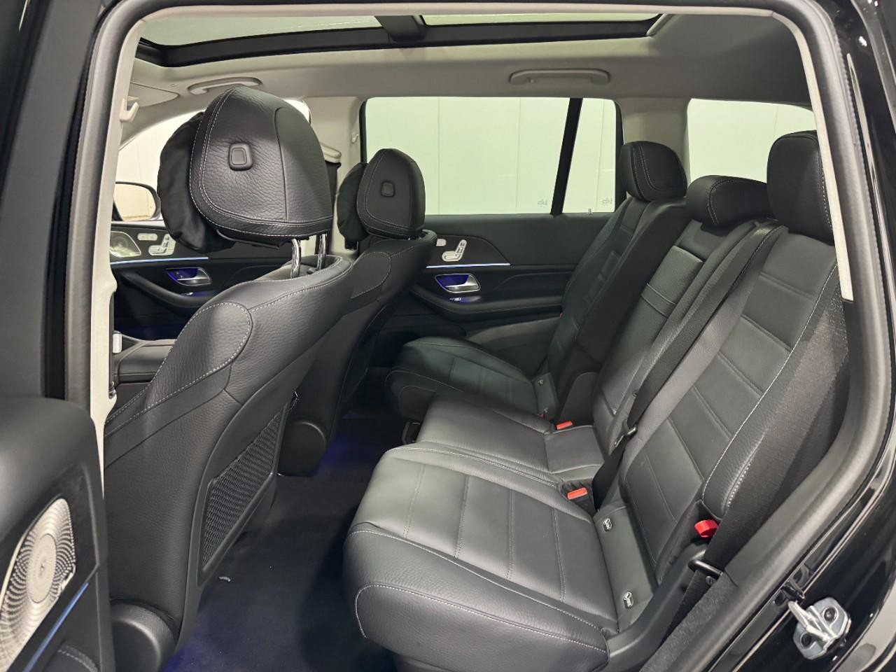 Mercedes-Benz GLS Vehicle Full-screen Gallery Image 9