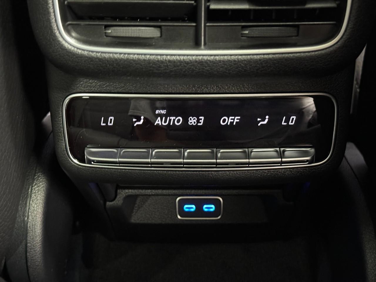 Mercedes-Benz GLS Vehicle Full-screen Gallery Image 13