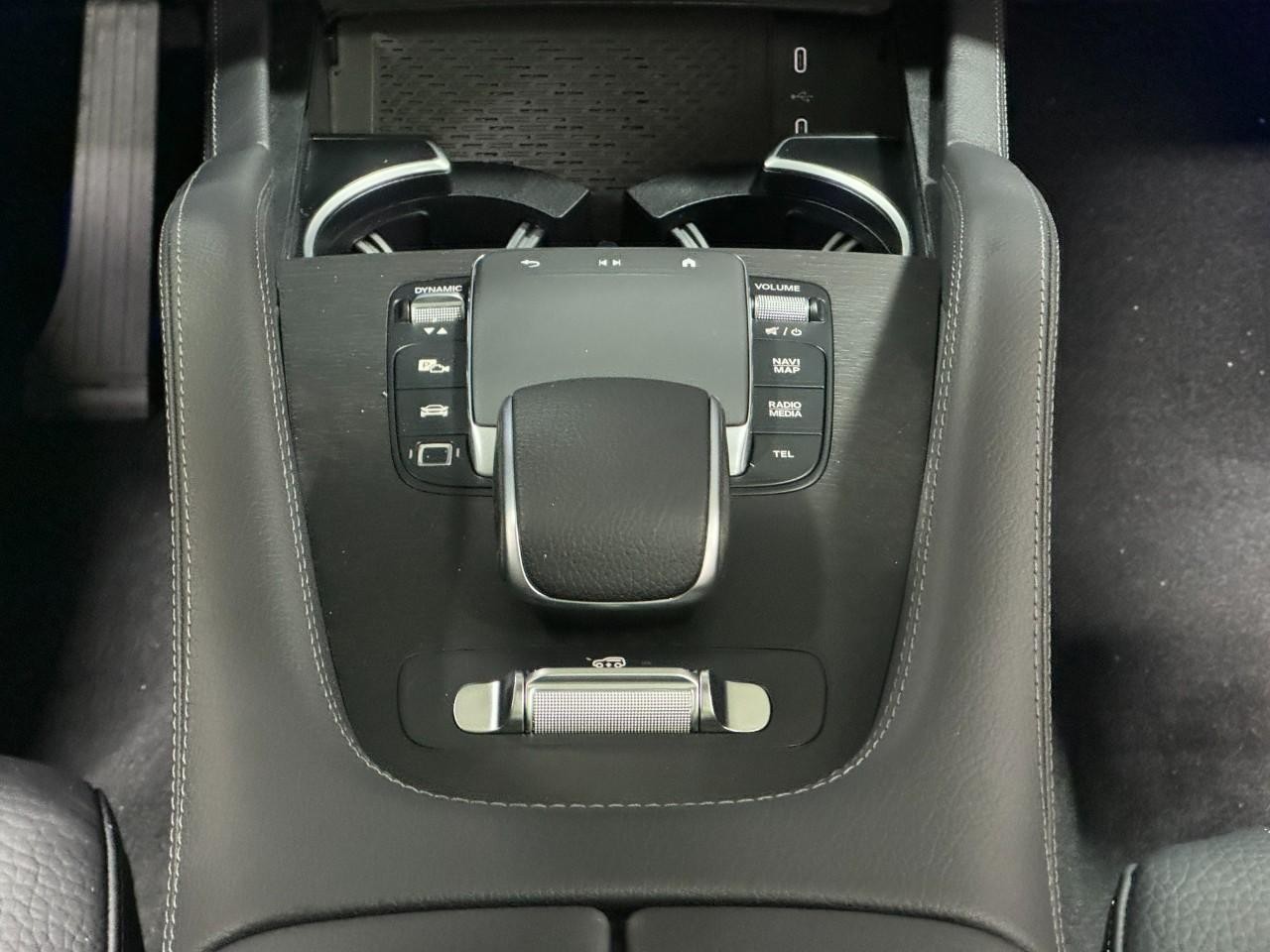 Mercedes-Benz GLS Vehicle Full-screen Gallery Image 19