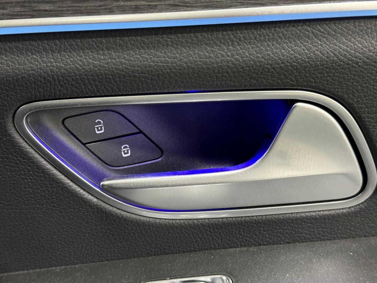 Mercedes-Benz GLS Vehicle Full-screen Gallery Image 24