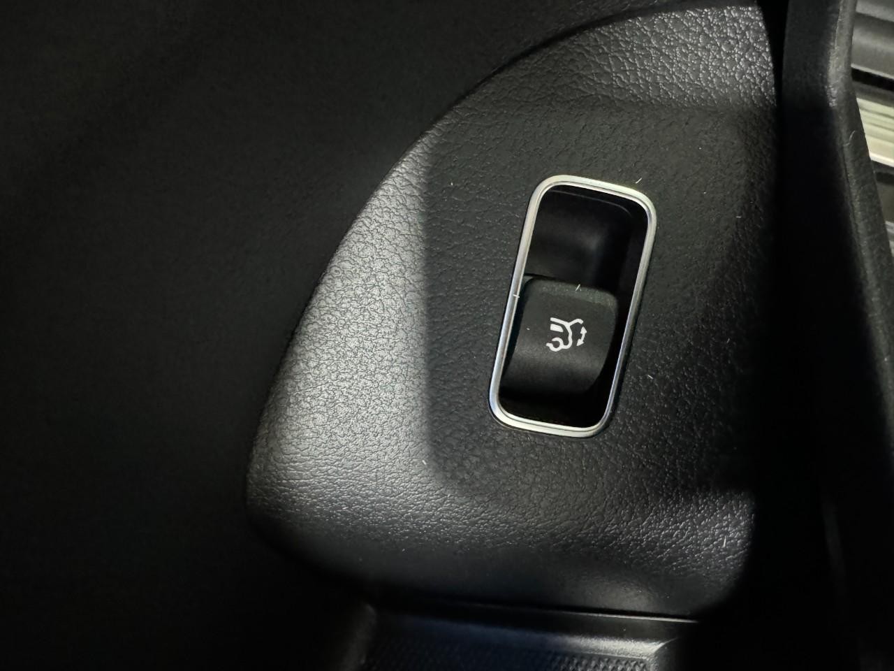 Mercedes-Benz GLS Vehicle Full-screen Gallery Image 30