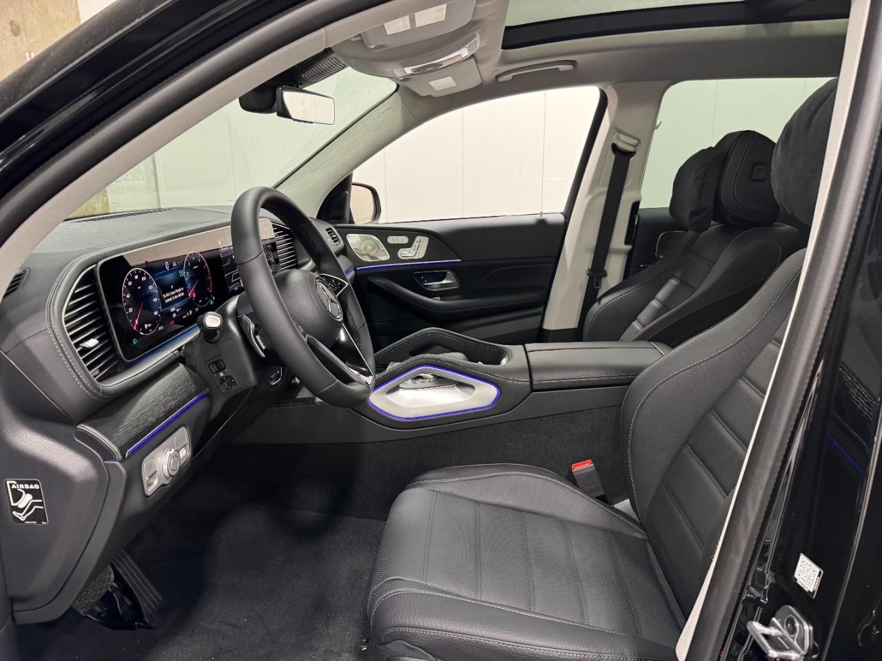 Mercedes-Benz GLS Vehicle Full-screen Gallery Image 31