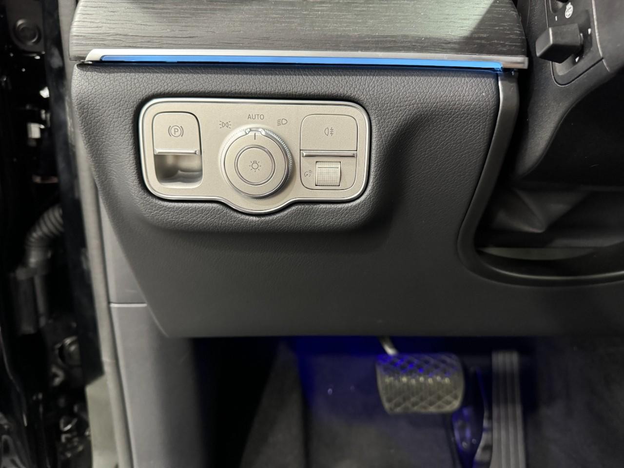 Mercedes-Benz GLS Vehicle Full-screen Gallery Image 33