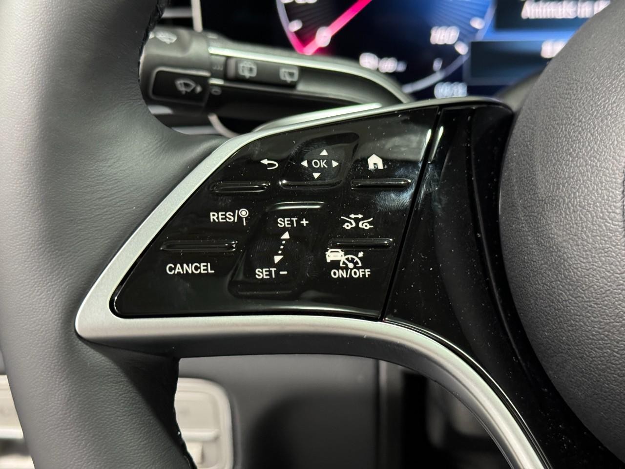 Mercedes-Benz GLS Vehicle Full-screen Gallery Image 34