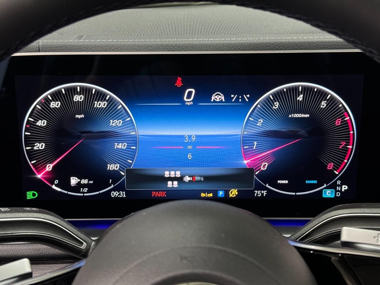 Mercedes-Benz GLS Vehicle Full-screen Gallery Image 36