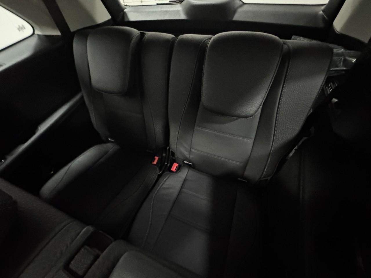 Mercedes-Benz GLS Vehicle Full-screen Gallery Image 8