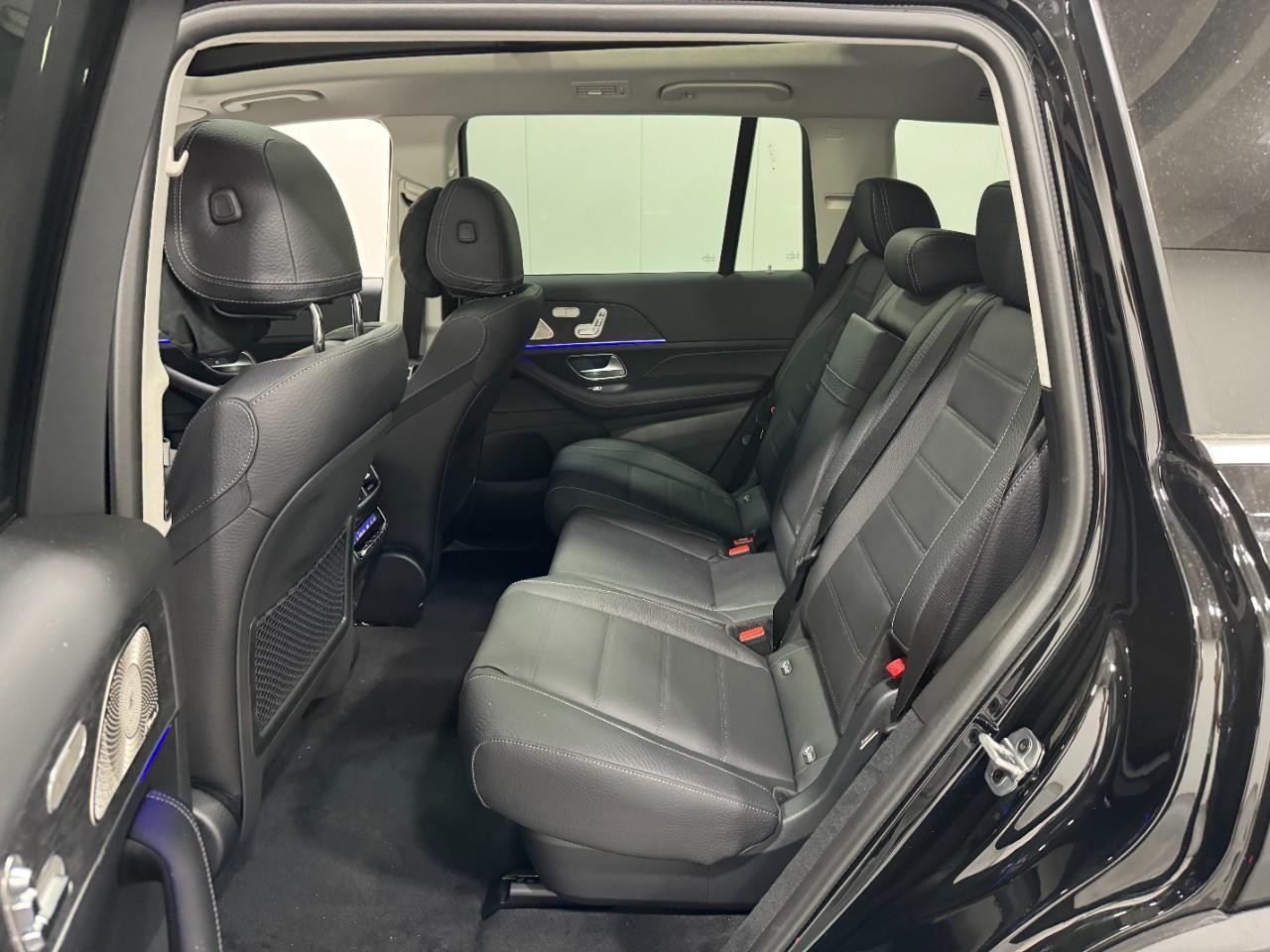 Mercedes-Benz GLS Vehicle Full-screen Gallery Image 9