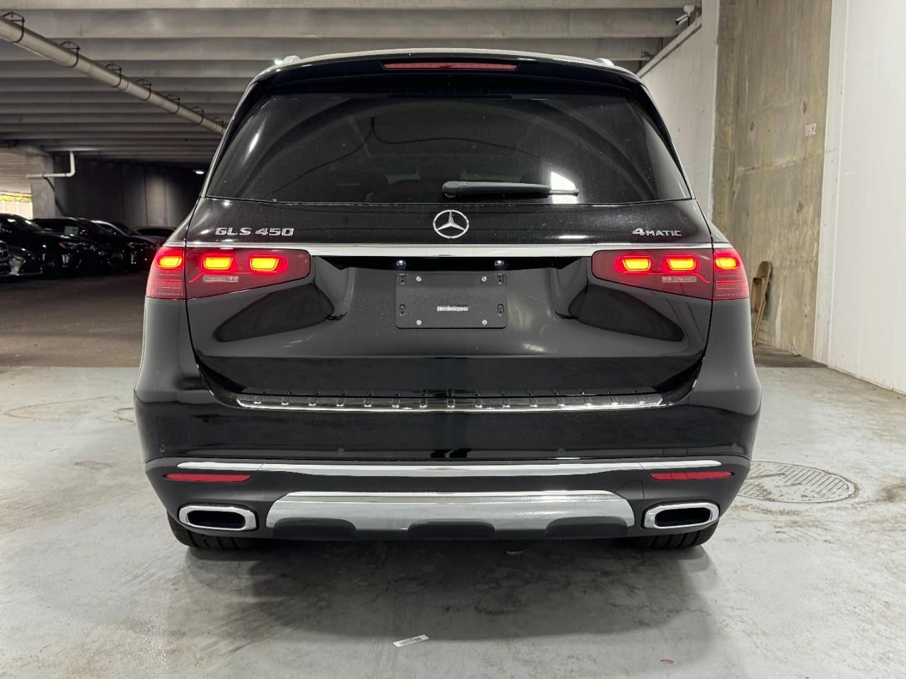 Mercedes-Benz GLS Vehicle Full-screen Gallery Image 10