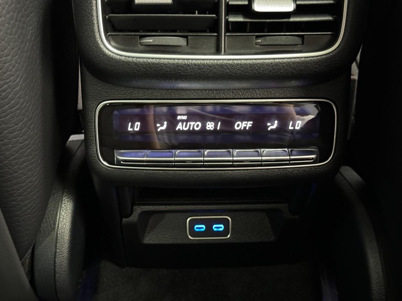 Mercedes-Benz GLS Vehicle Full-screen Gallery Image 13