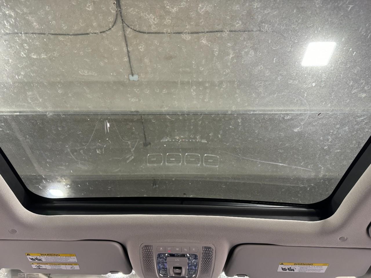 Mercedes-Benz GLS Vehicle Full-screen Gallery Image 14