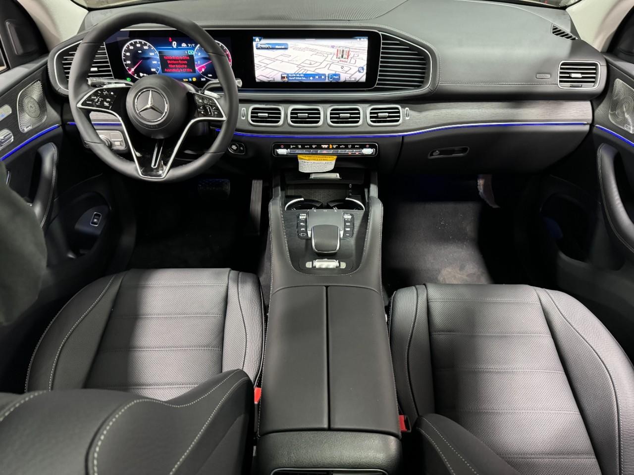 Mercedes-Benz GLS Vehicle Full-screen Gallery Image 15