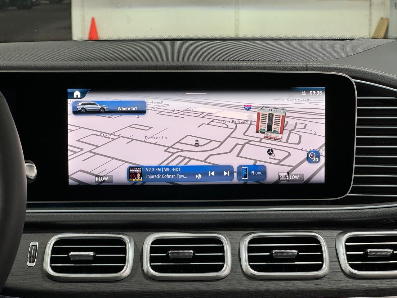 Mercedes-Benz GLS Vehicle Full-screen Gallery Image 17