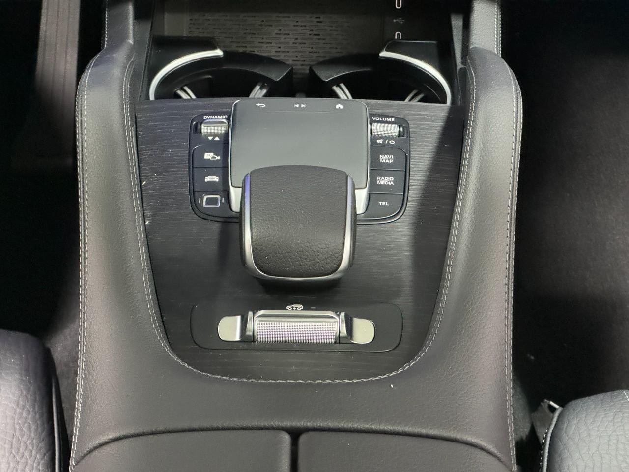 Mercedes-Benz GLS Vehicle Full-screen Gallery Image 19