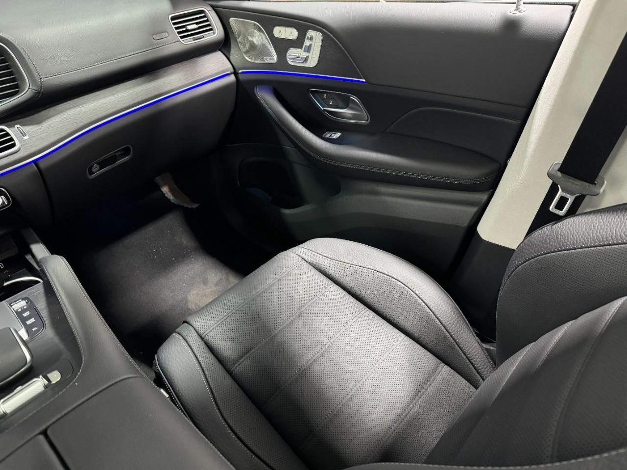 Mercedes-Benz GLS Vehicle Full-screen Gallery Image 20