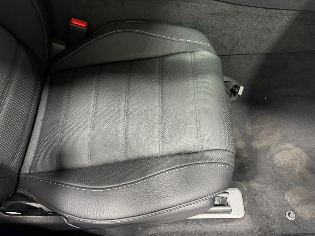 Mercedes-Benz GLS Vehicle Full-screen Gallery Image 22