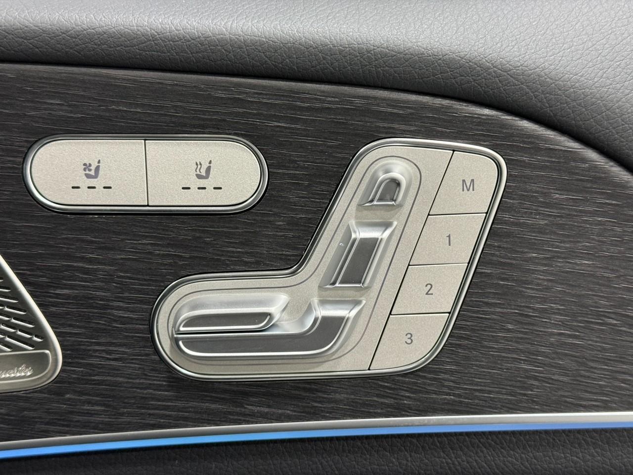 Mercedes-Benz GLS Vehicle Full-screen Gallery Image 23