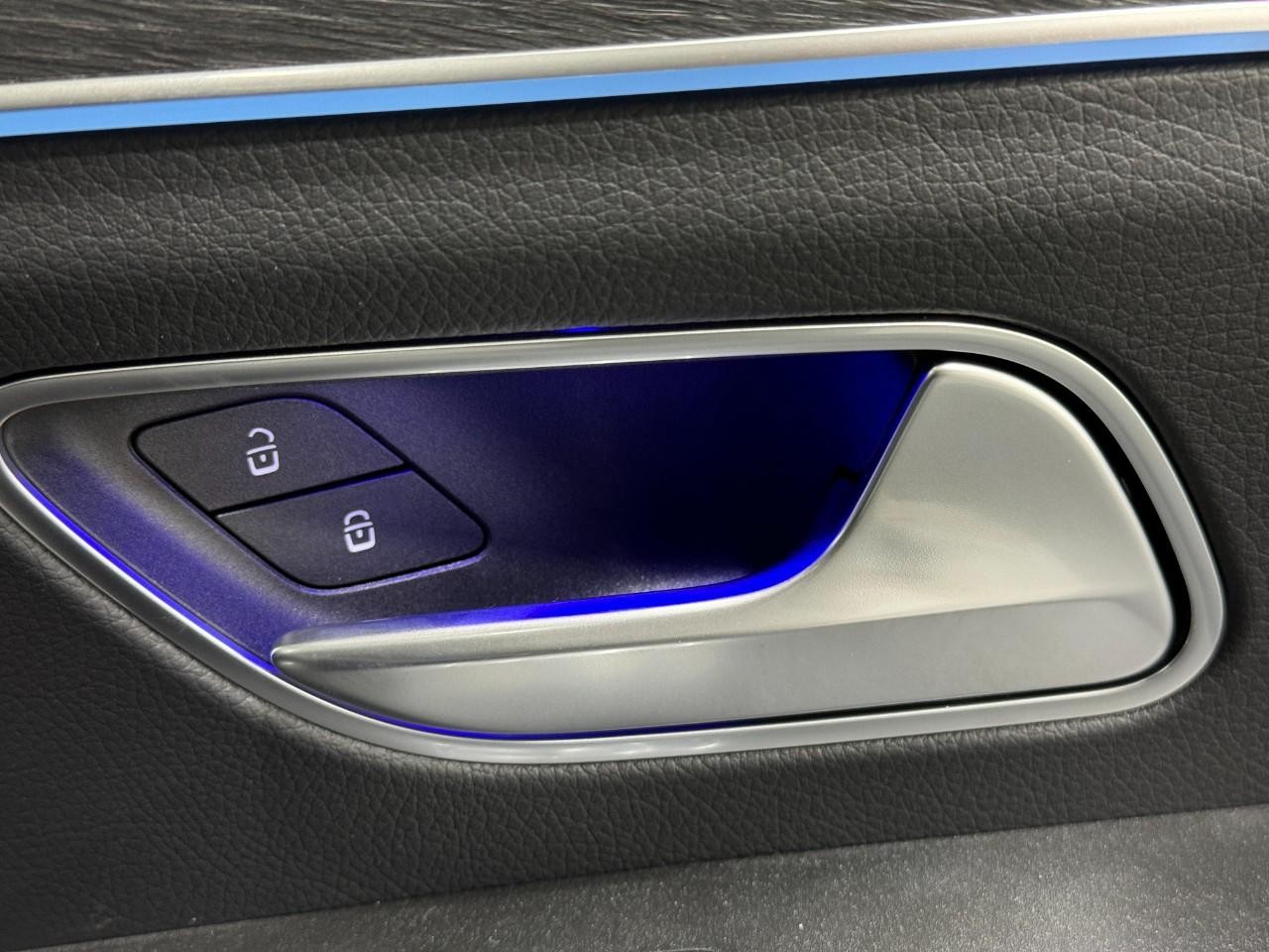 Mercedes-Benz GLS Vehicle Full-screen Gallery Image 24