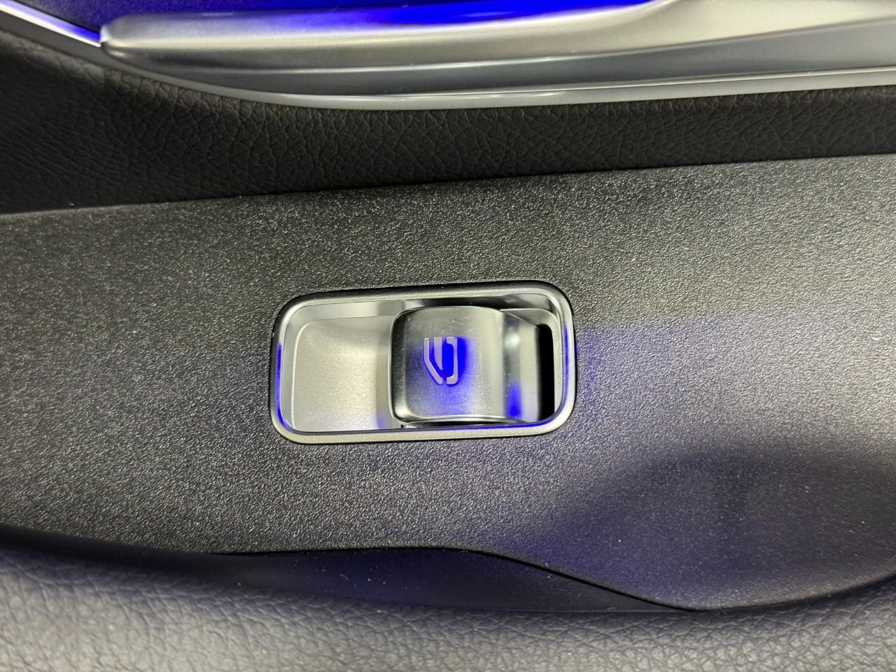 Mercedes-Benz GLS Vehicle Full-screen Gallery Image 25