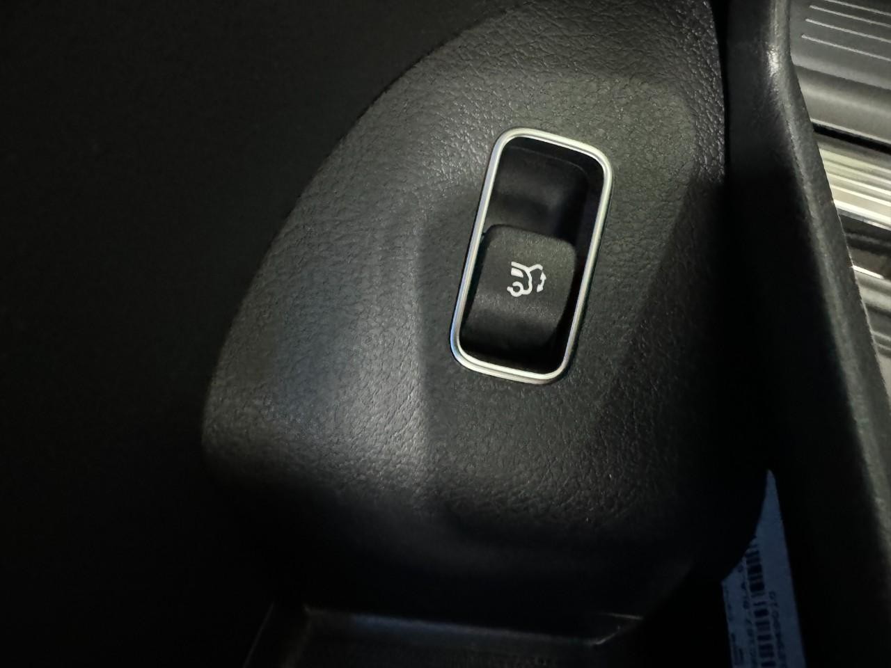 Mercedes-Benz GLS Vehicle Full-screen Gallery Image 30