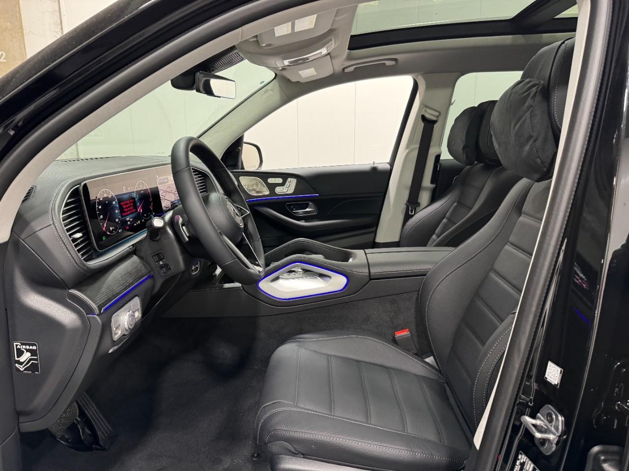 Mercedes-Benz GLS Vehicle Full-screen Gallery Image 31