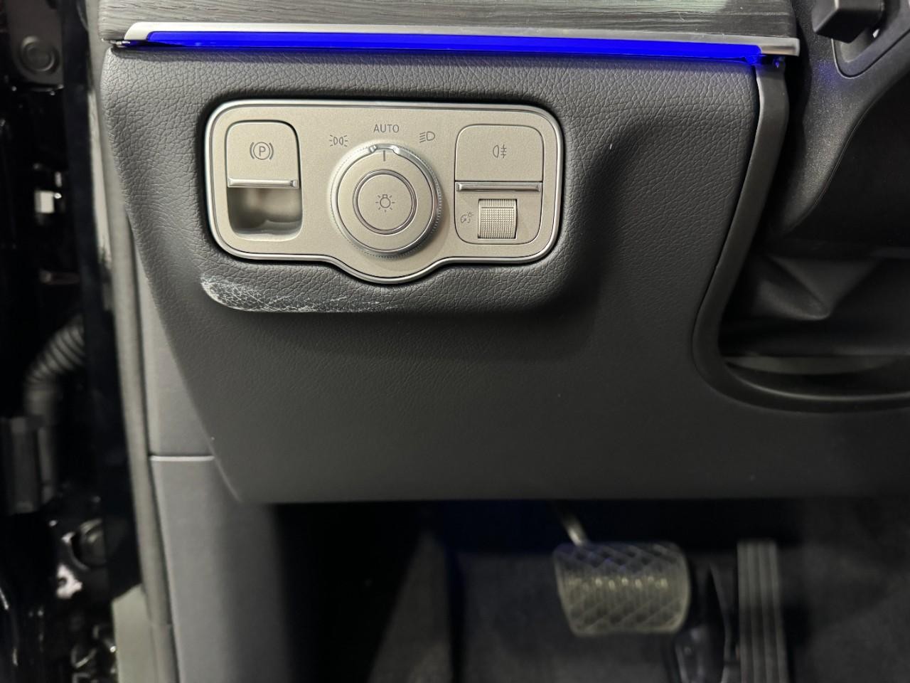 Mercedes-Benz GLS Vehicle Full-screen Gallery Image 33