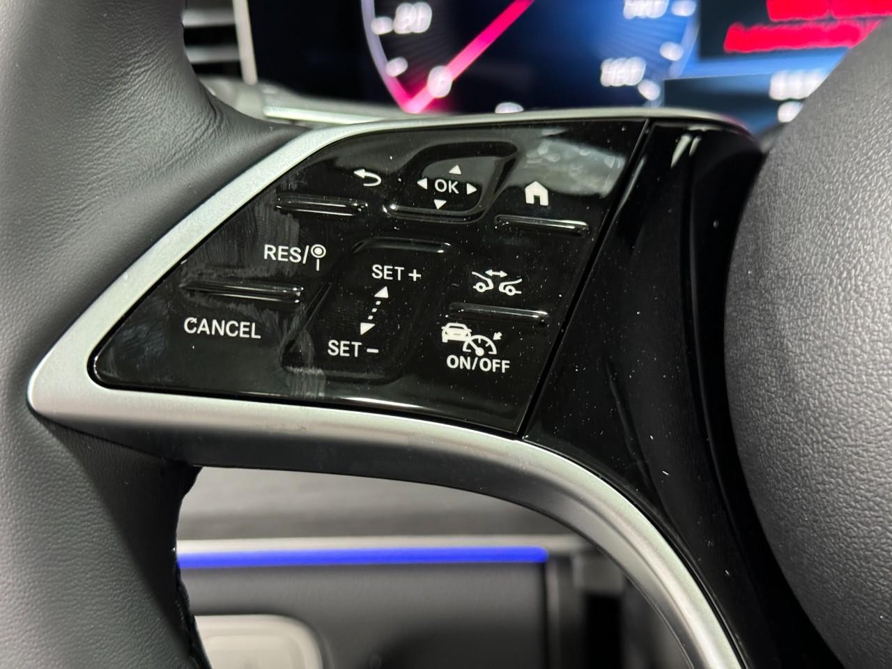 Mercedes-Benz GLS Vehicle Full-screen Gallery Image 34