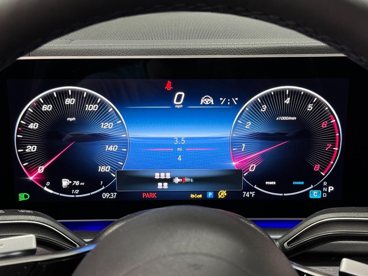 Mercedes-Benz GLS Vehicle Full-screen Gallery Image 36