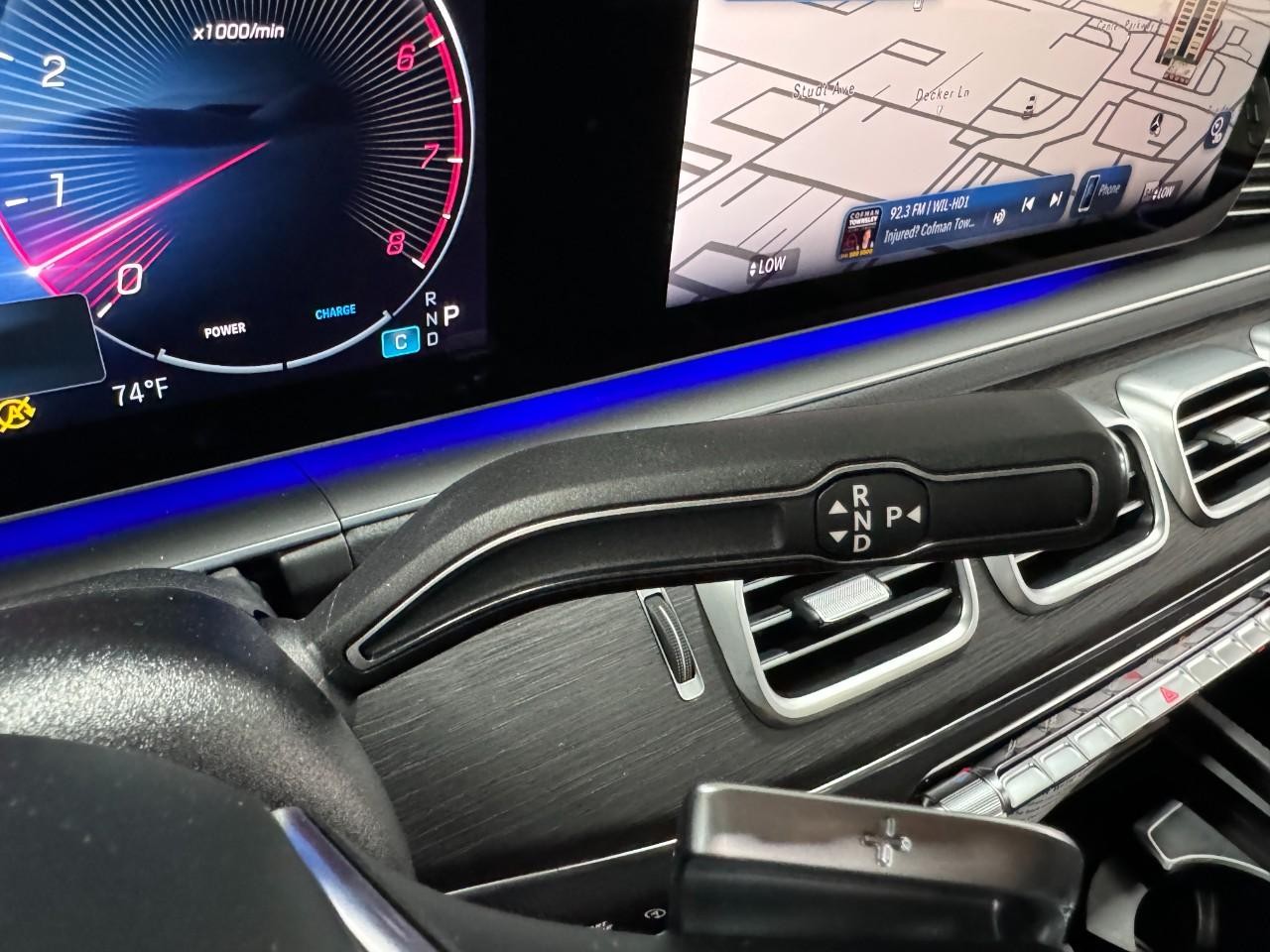 Mercedes-Benz GLS Vehicle Full-screen Gallery Image 37