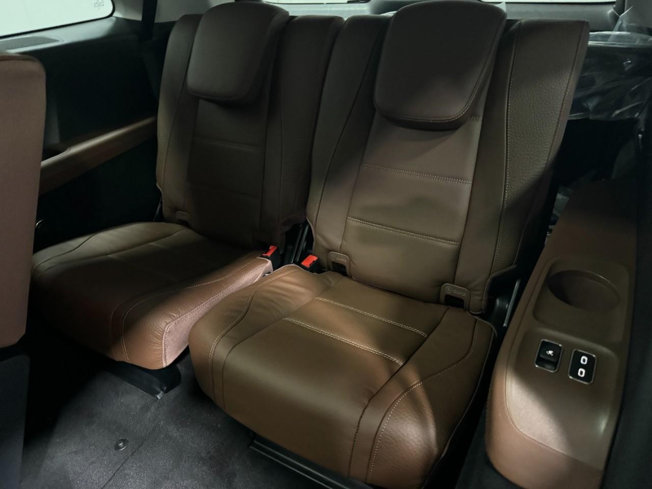 Mercedes-Benz GLS Vehicle Full-screen Gallery Image 8