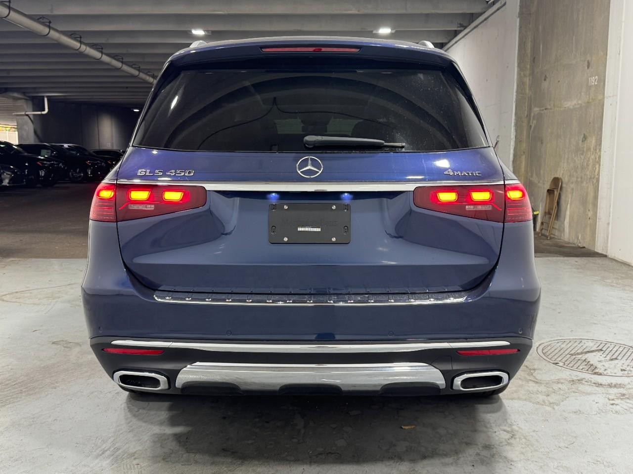 Mercedes-Benz GLS Vehicle Full-screen Gallery Image 10