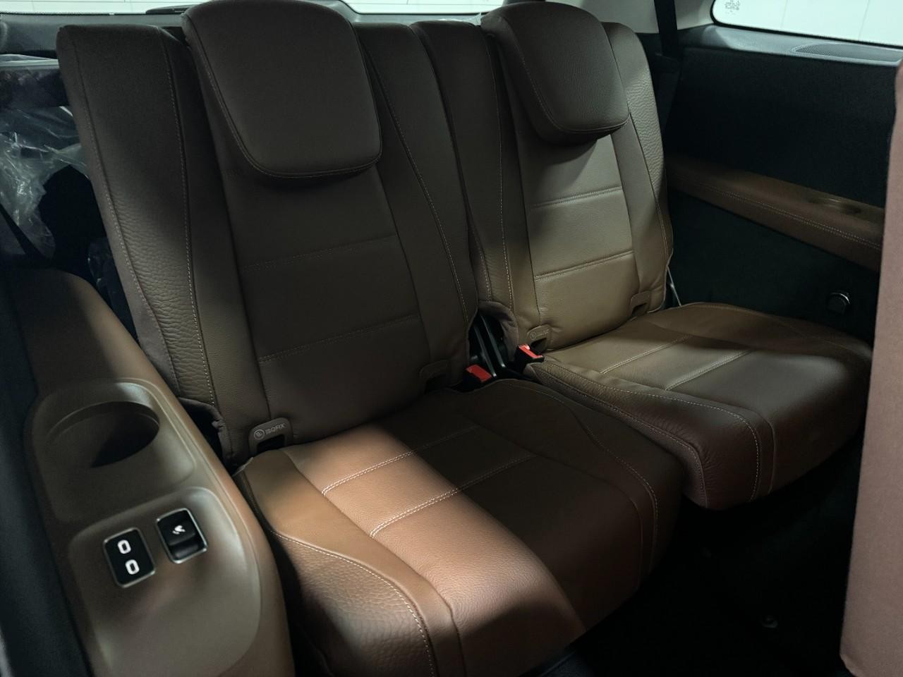 Mercedes-Benz GLS Vehicle Full-screen Gallery Image 11