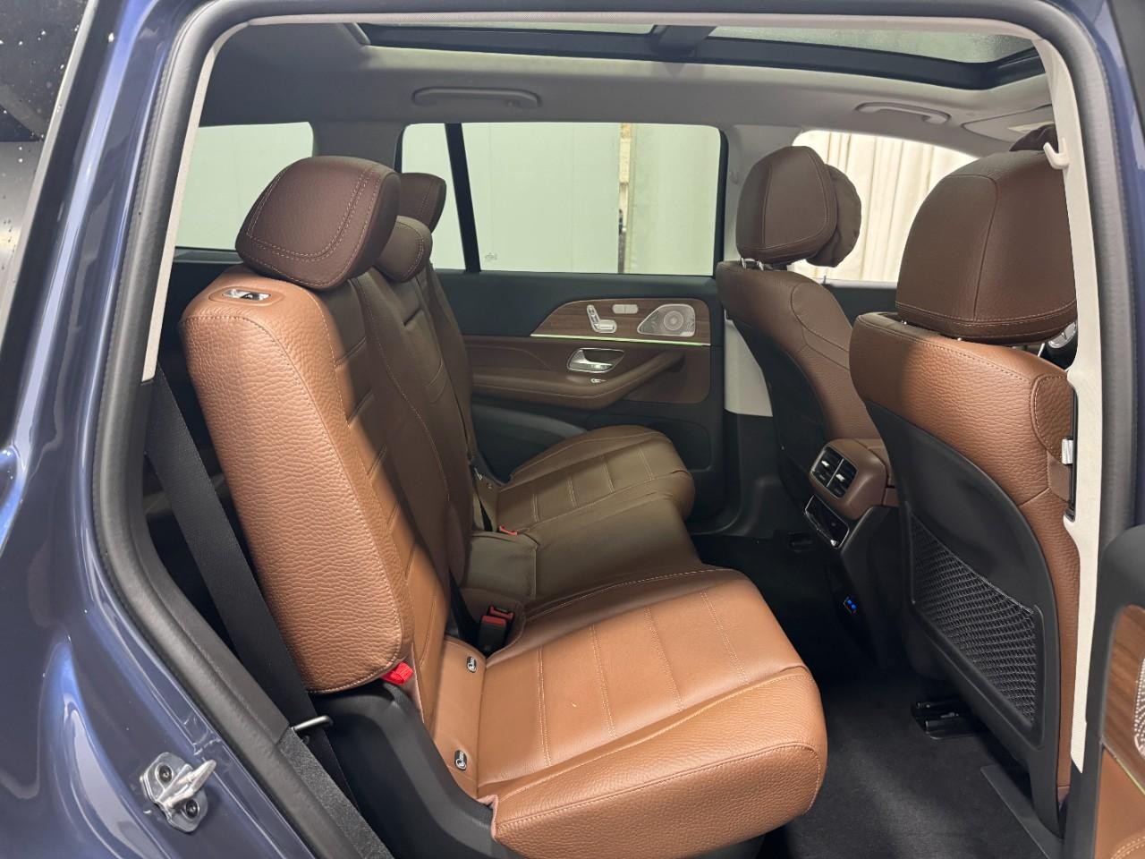 Mercedes-Benz GLS Vehicle Full-screen Gallery Image 12